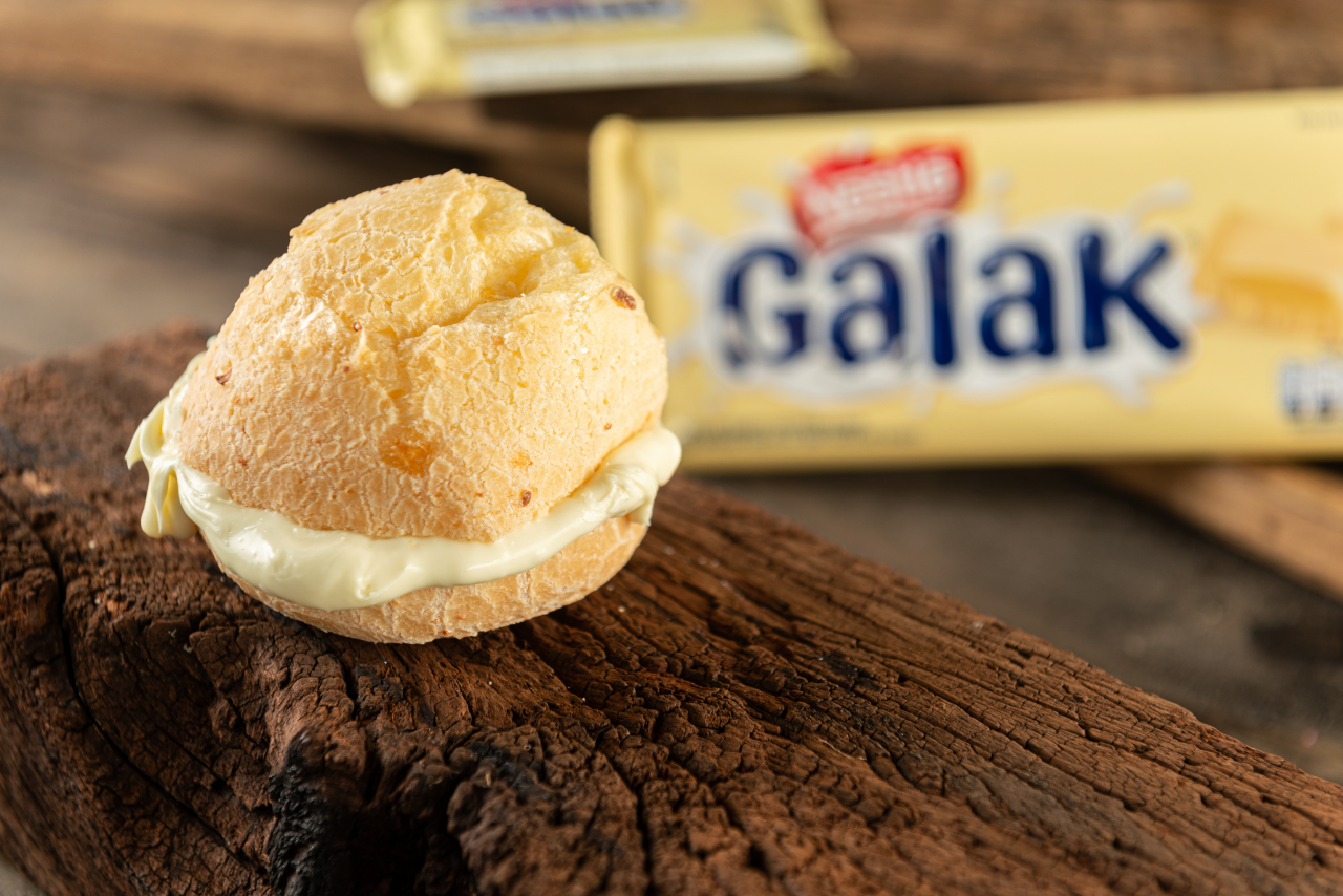 PÃO DE QUEIJO RECHEADO COM GALAK